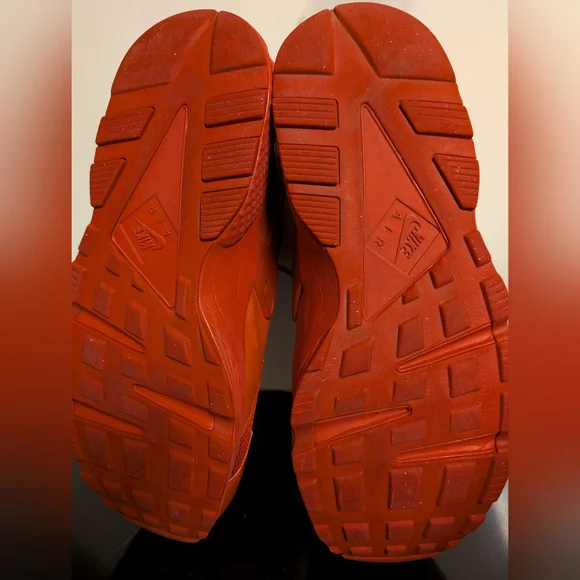 Nike Women's Air Huarache Run Sneakers Triple Red Sneakers Size 10 MSRP $120 - Picture 8 of 9